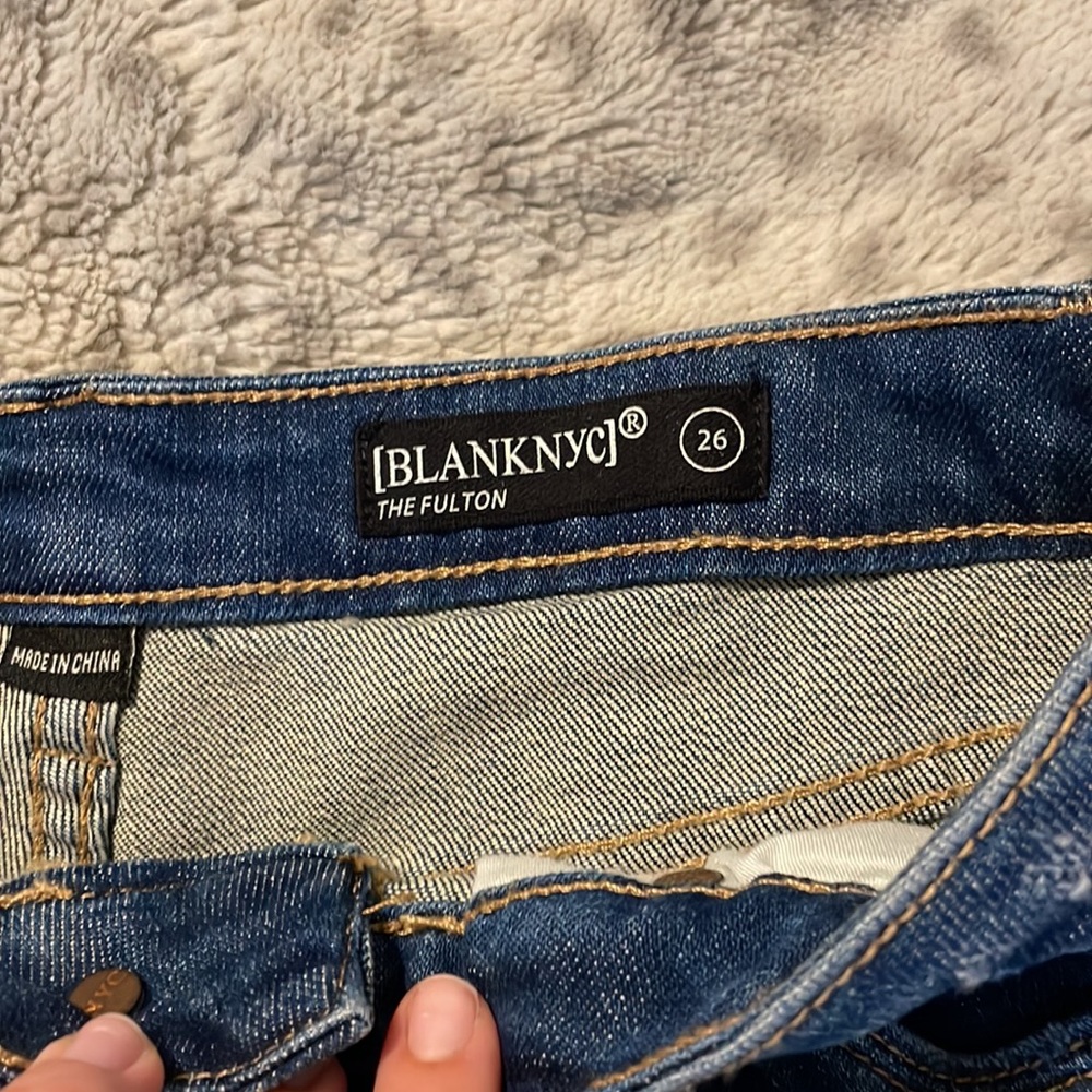 BlankNYC The Fulton Roll Up Shorts - Picture 7 of 11